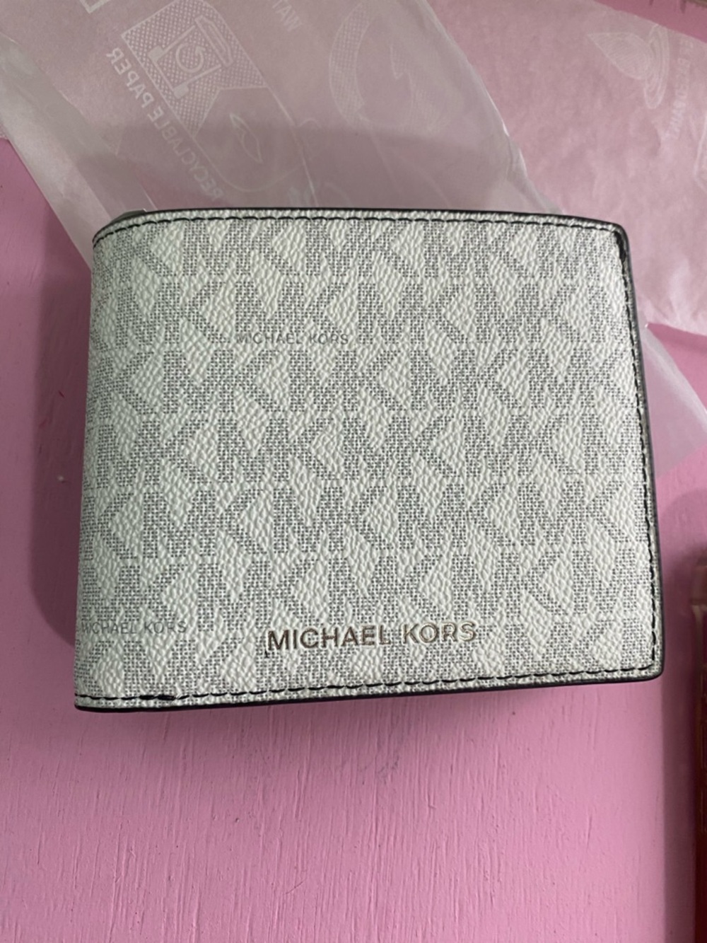 Michael Kors Men’s White  Wallet - Picture 4 of 6
